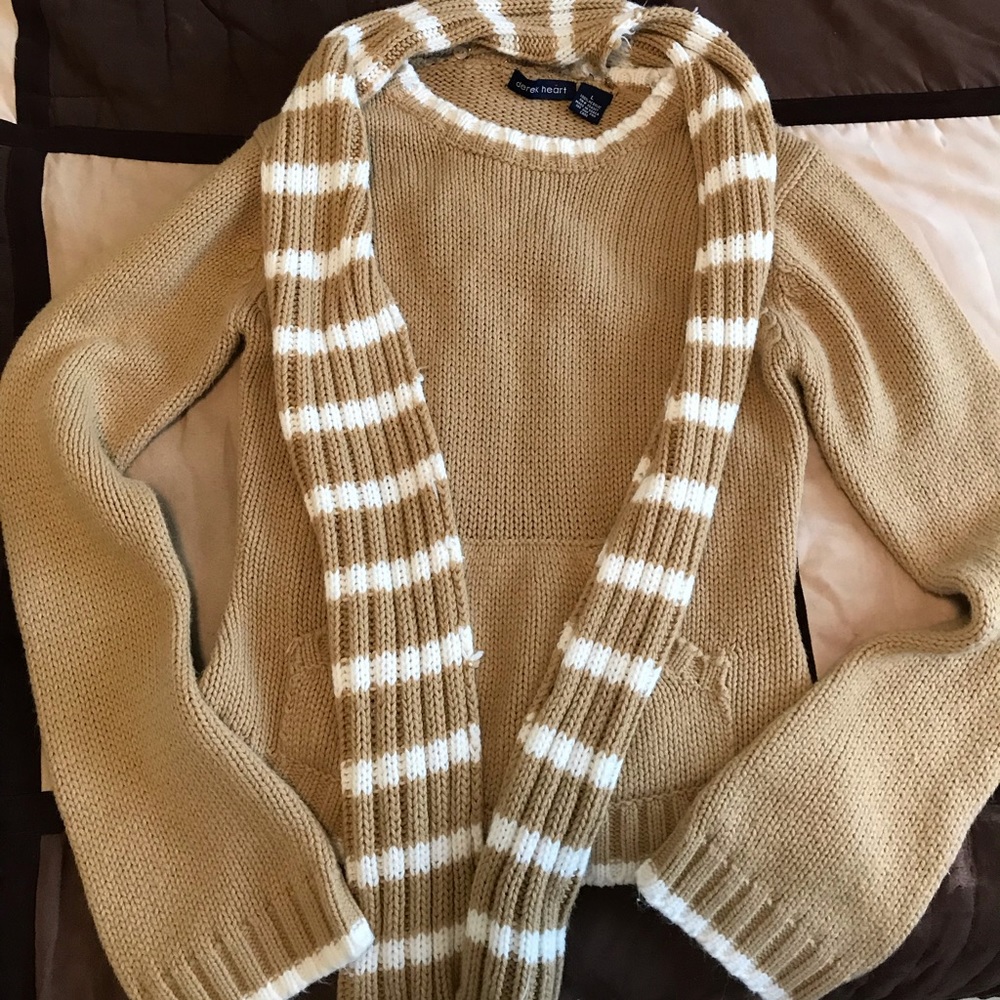 Derek Heart Sweater And Scarf
